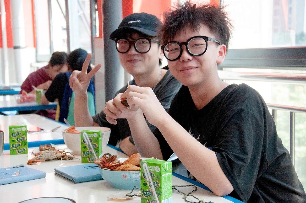 秋风起,月儿圆,蟹飘香丨和巨明一起相伴有温度的中秋 秋风起,月儿圆,蟹飘香丨和巨明一起相伴有温度的中秋