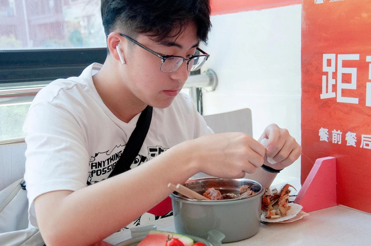 秋风起,月儿圆,蟹飘香丨和巨明一起相伴有温度的中秋 秋风起,月儿圆,蟹飘香丨和巨明一起相伴有温度的中秋