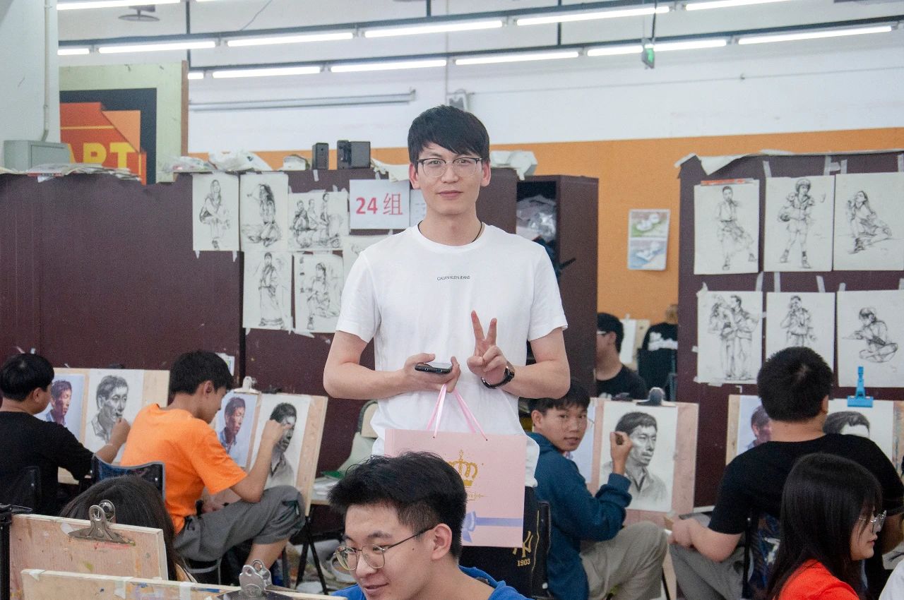 巨明画室第十六个教师节 || 祝所有老师教师节快乐!感恩有你! 巨明画室第十六个教师节 || 祝所有老师教师节快乐!感恩有你!