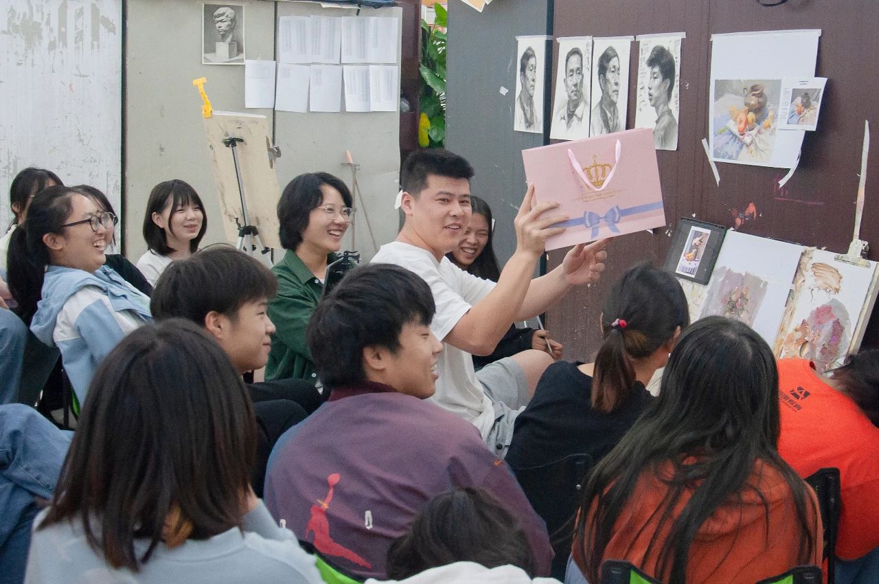 巨明画室第十六个教师节 || 祝所有老师教师节快乐！感恩有你！