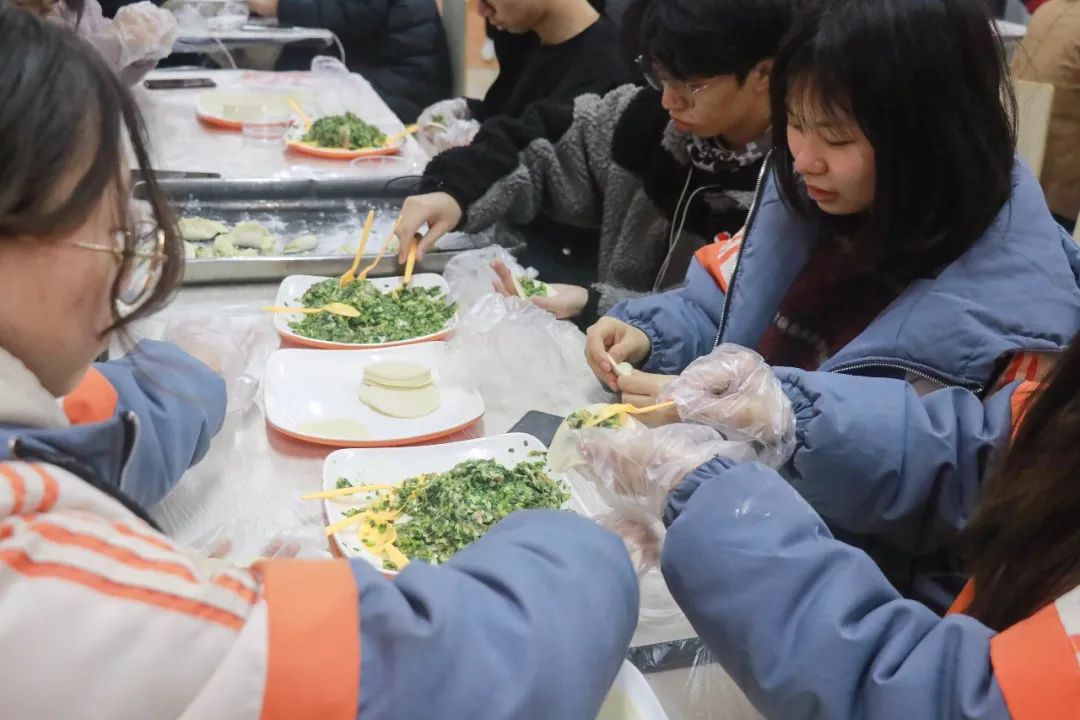 写春联、包饺子、领红包、中礼包,我在巨明过小年!(影集回顾) 写春联、包饺子、领红包、中礼包,我在巨明过小年!(影集回顾)