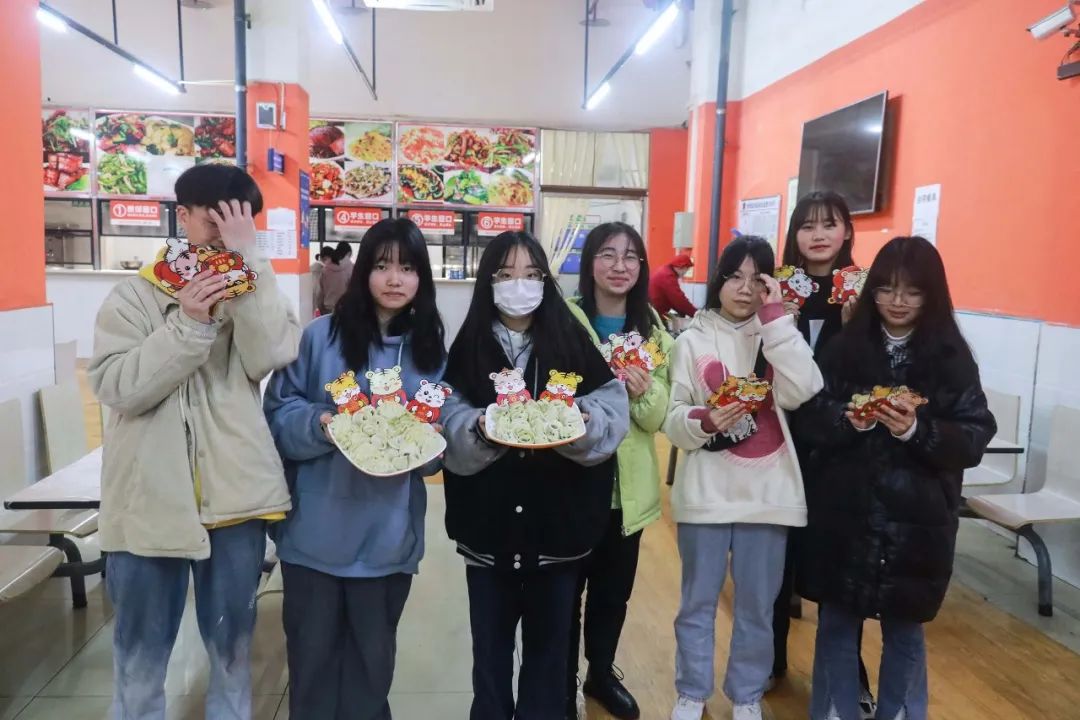 写春联、包饺子、领红包、中礼包,我在巨明过小年!(影集回顾) 写春联、包饺子、领红包、中礼包,我在巨明过小年!(影集回顾)