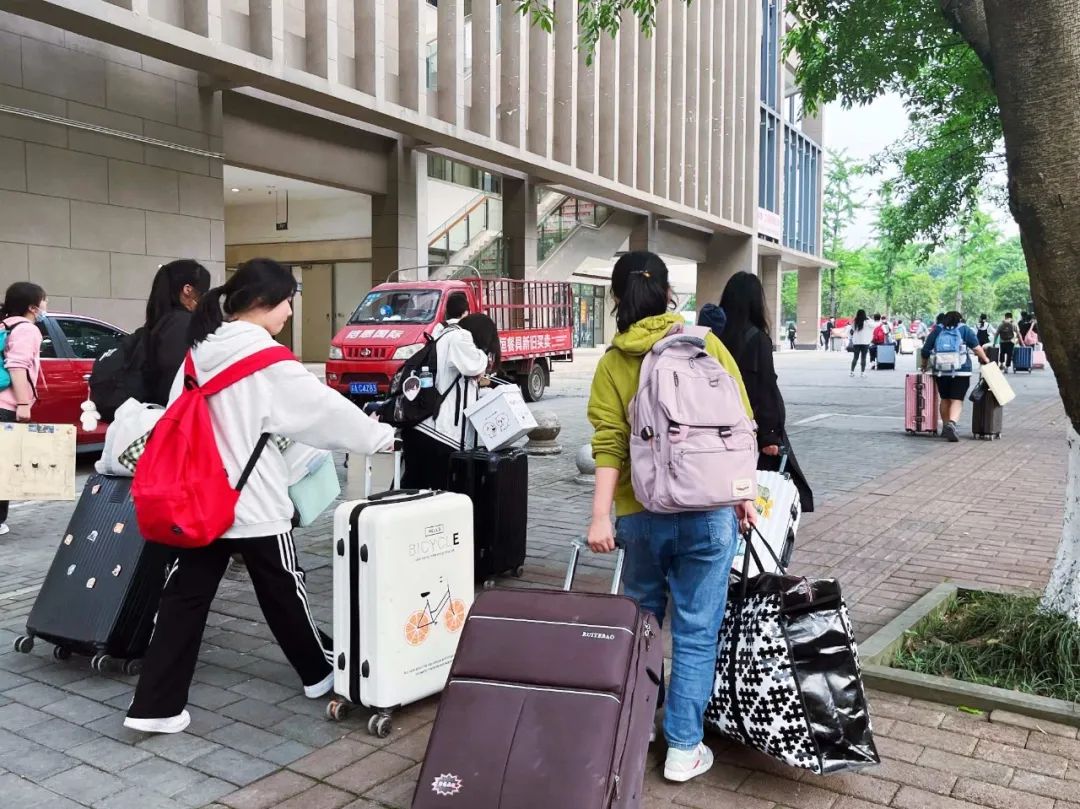 新生入学 丨第一批小巨人已就位! 新生入学 丨第一批小巨人已就位!