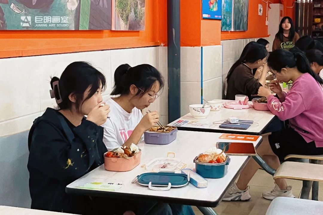 抬头见月,便是团圆丨重庆巨明画室2023年师生共贺中秋 抬头见月,便是团圆丨重庆巨明画室2023年师生共贺中秋