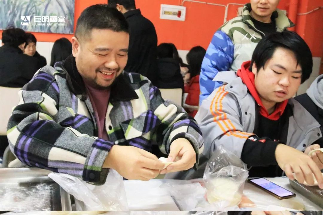 巨明画室欢庆小年丨饺子香,春联美,红包暖,共绘团圆佳节 巨明画室欢庆小年丨饺子香,春联美,红包暖,共绘团圆佳节