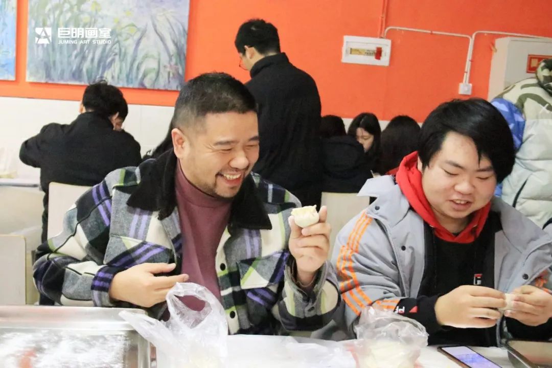 巨明画室欢庆小年丨饺子香,春联美,红包暖,共绘团圆佳节 巨明画室欢庆小年丨饺子香,春联美,红包暖,共绘团圆佳节
