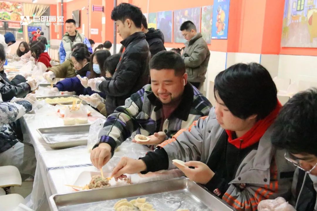 巨明画室欢庆小年丨饺子香,春联美,红包暖,共绘团圆佳节 巨明画室欢庆小年丨饺子香,春联美,红包暖,共绘团圆佳节