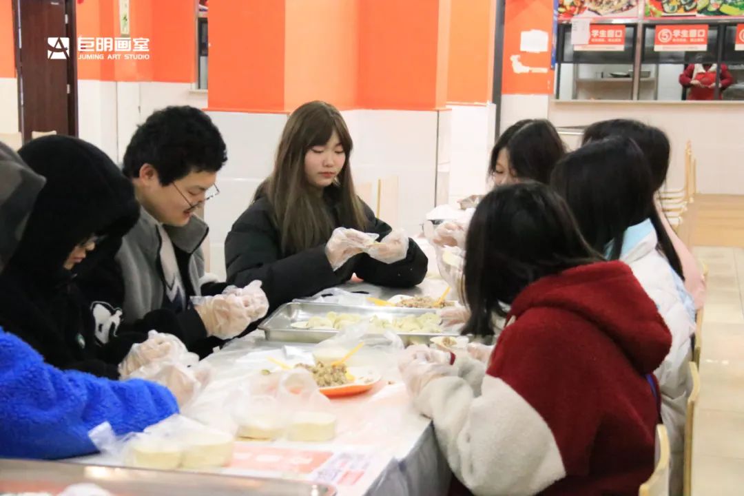 巨明画室欢庆小年丨饺子香,春联美,红包暖,共绘团圆佳节 巨明画室欢庆小年丨饺子香,春联美,红包暖,共绘团圆佳节