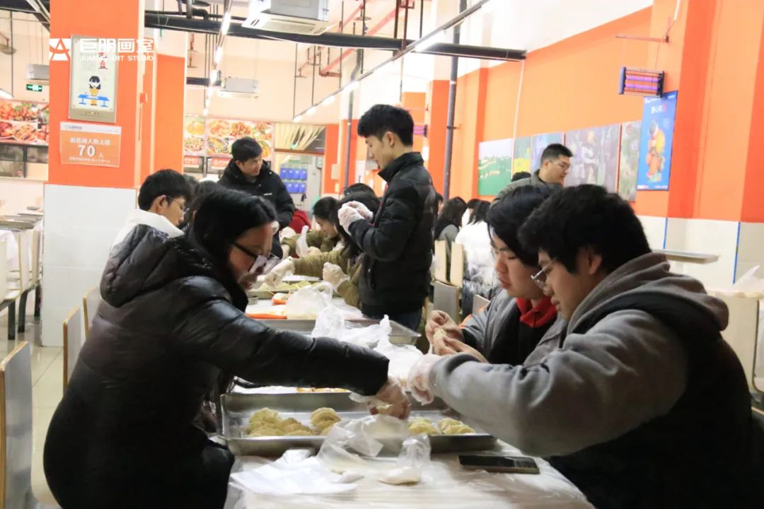 巨明画室欢庆小年丨饺子香,春联美,红包暖,共绘团圆佳节 巨明画室欢庆小年丨饺子香,春联美,红包暖,共绘团圆佳节