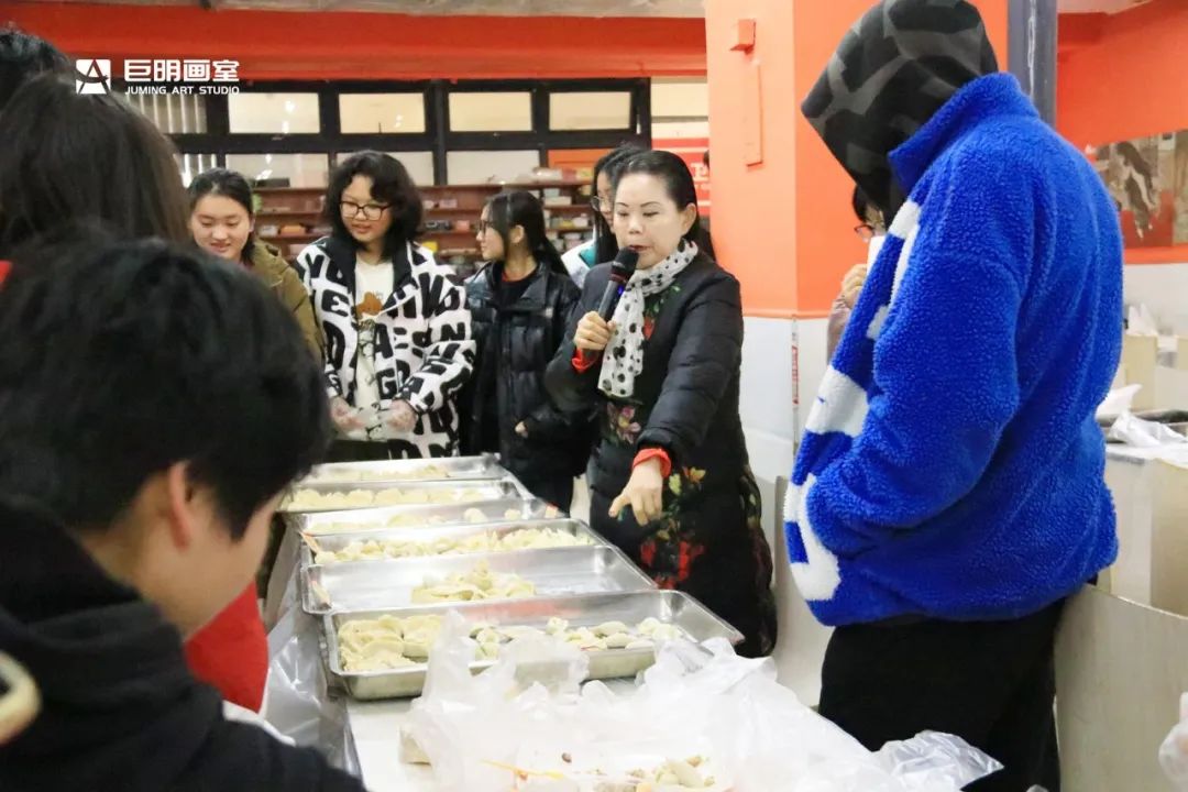 巨明画室欢庆小年丨饺子香,春联美,红包暖,共绘团圆佳节 巨明画室欢庆小年丨饺子香,春联美,红包暖,共绘团圆佳节