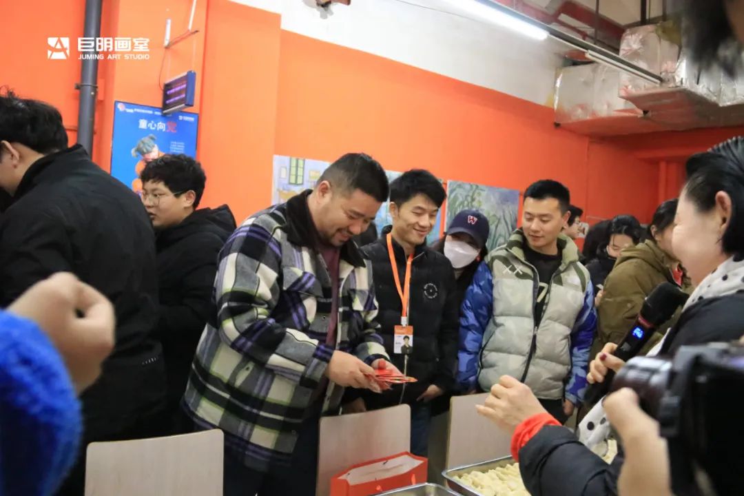 巨明画室欢庆小年丨饺子香,春联美,红包暖,共绘团圆佳节 巨明画室欢庆小年丨饺子香,春联美,红包暖,共绘团圆佳节