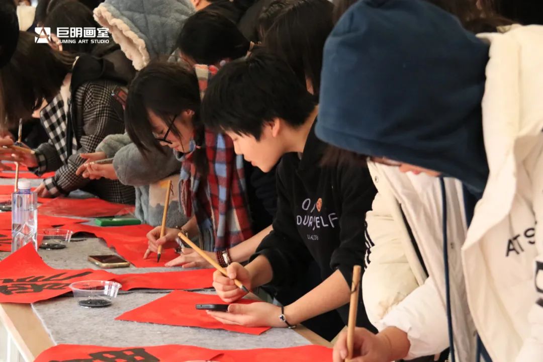 巨明画室欢庆小年丨饺子香,春联美,红包暖,共绘团圆佳节 巨明画室欢庆小年丨饺子香,春联美,红包暖,共绘团圆佳节