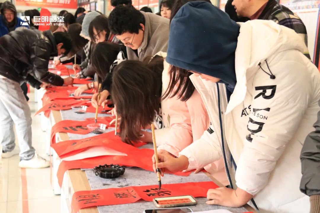 巨明画室欢庆小年丨饺子香,春联美,红包暖,共绘团圆佳节 巨明画室欢庆小年丨饺子香,春联美,红包暖,共绘团圆佳节