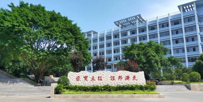 重庆工商大学派斯学院，2023本科毕业生3708人，这两大专业占四成