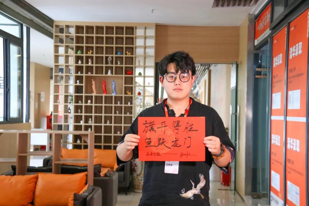 逐梦高考向未来丨巨明画室祝所有高三学子高考顺利、金榜题名！