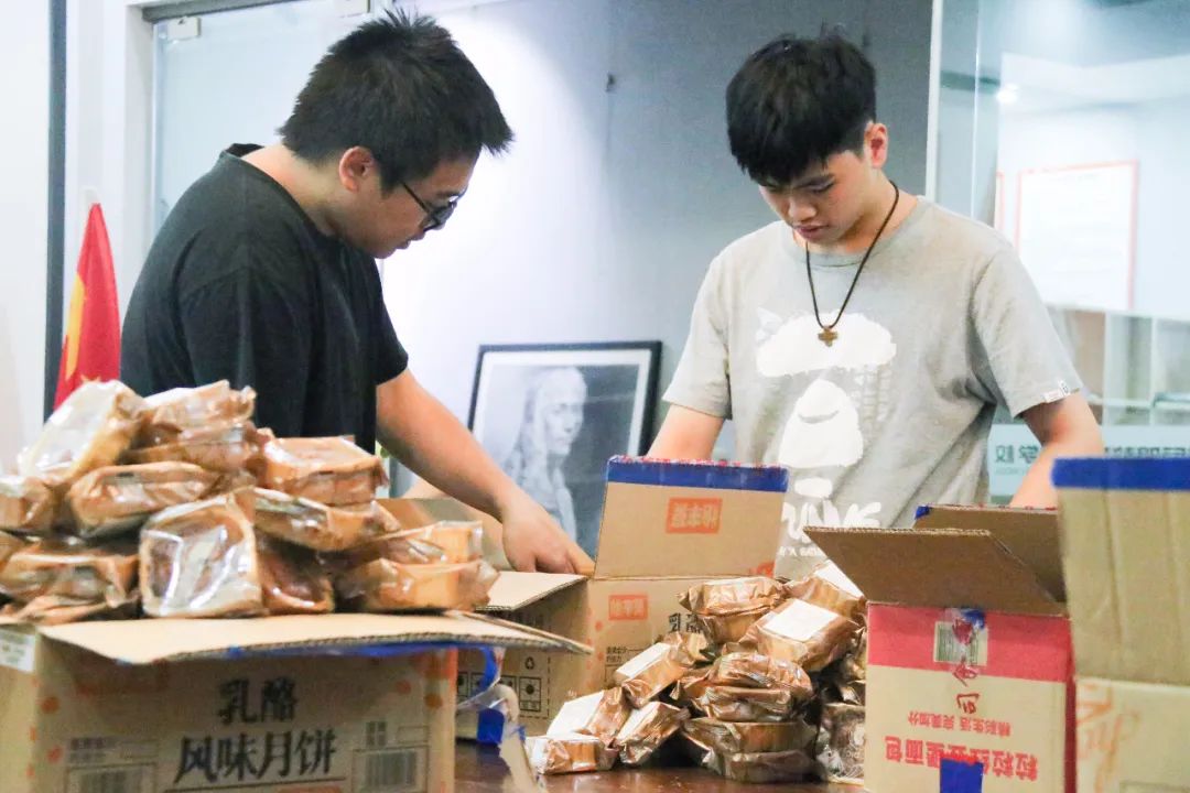 月满中秋,情满巨明丨重庆巨明画室师生共度中秋佳节 月满中秋,情满巨明丨重庆巨明画室师生共度中秋佳节