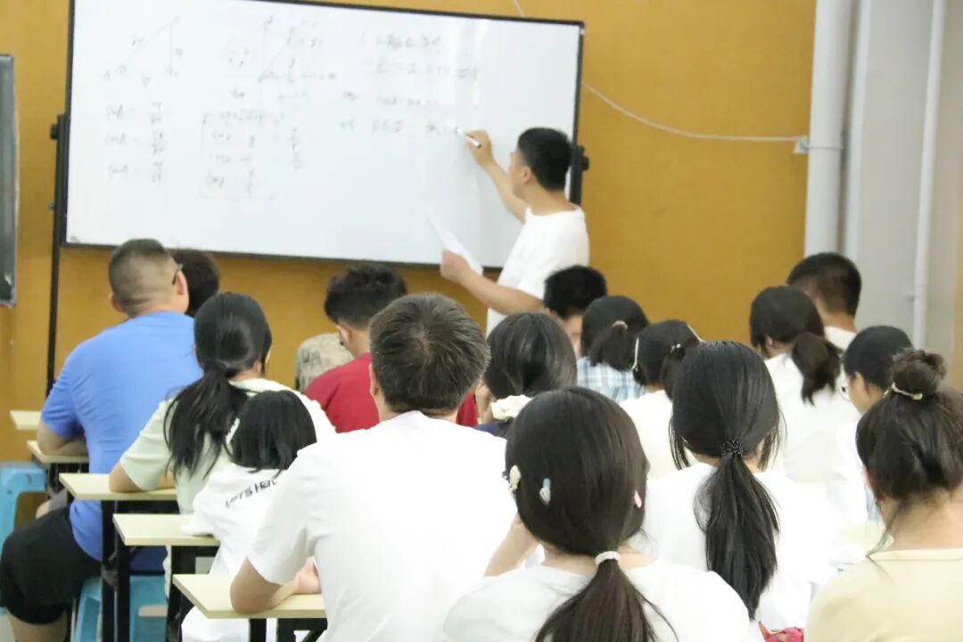 重启征程,再战 2026丨巨明画室2027届复读生招生简章 重启征程,再战 2026丨巨明画室2027届复读生招生简章